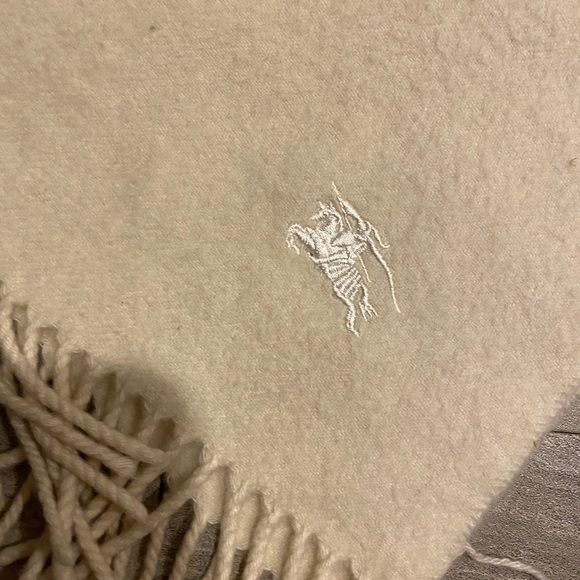 Burberry Scarf Cream Beige Tan Winter Neck Scarf Cashmere Fringe Unisex - Picture 3 of 6